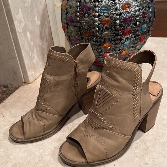 David Aaron shoes size 7 sandal bootie - Picture 3 of 8